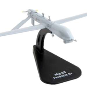 Italeri drone model - Military Aircraft MQ-1C Predator schaal 1:72